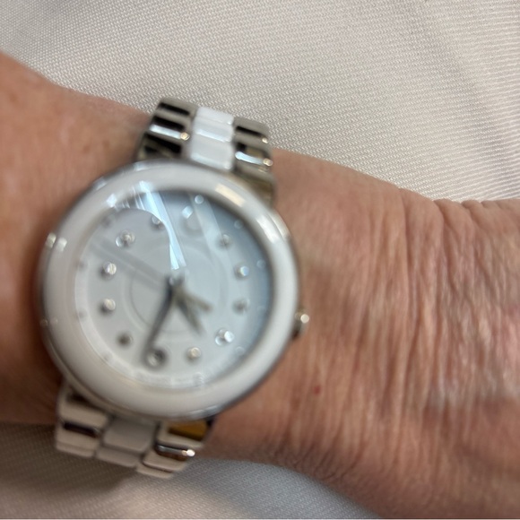 Sold - Picture 3 of 6